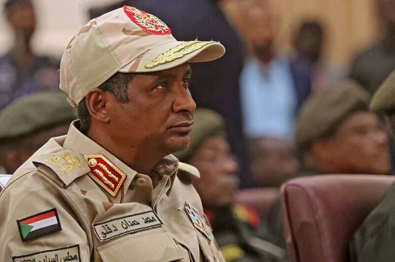 حميدتي1 مساحة نت | حساب وحيد لشخصية مصرية يتابعه حميدتي قائد قوات الدعم السريع في السودان.. ما قصته؟