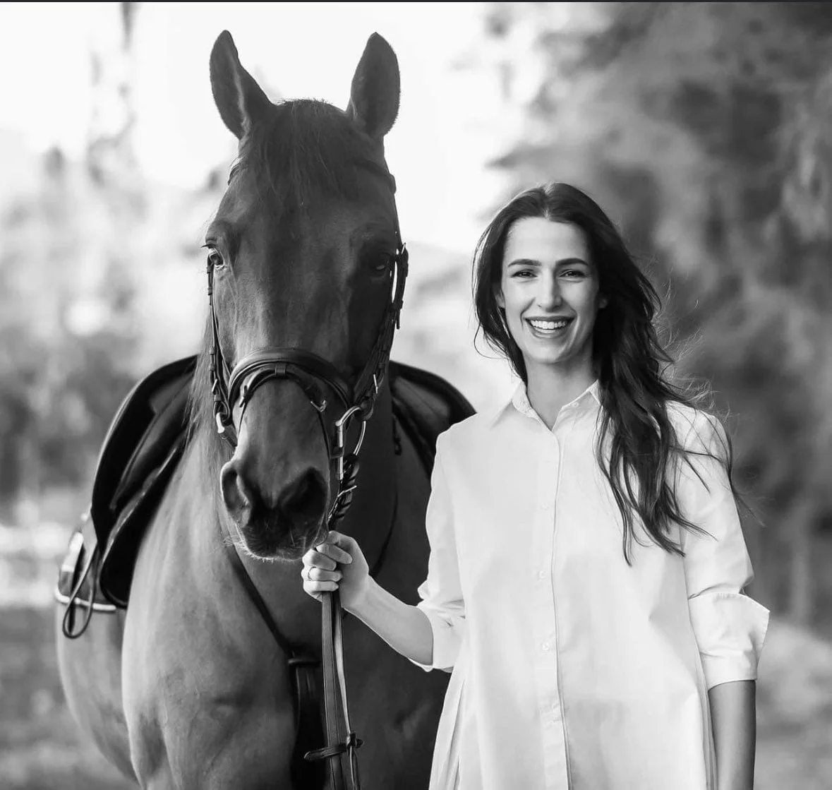 مساحة نت | شاهد: رجوة آل سيف تخطف الأنظار بإطلالة جديدة مميزة وتعليق رومانسي من الأمير الحسين (صور)