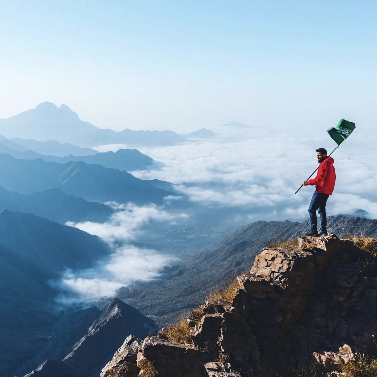 مساحة نت | تفاصيل جديدة حول وفاة المصور هاني الزهراني بعد سقوطه من جبال أبها السعودية (صور)