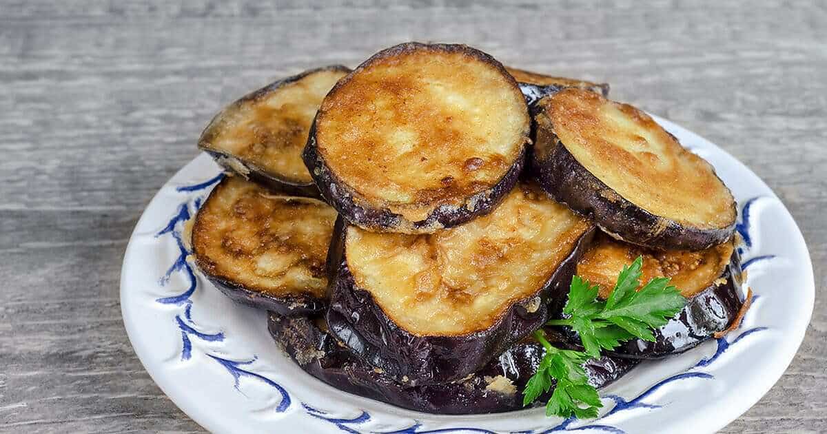 باذنجان قلي الباذنجان من دون زيت (مواقع)