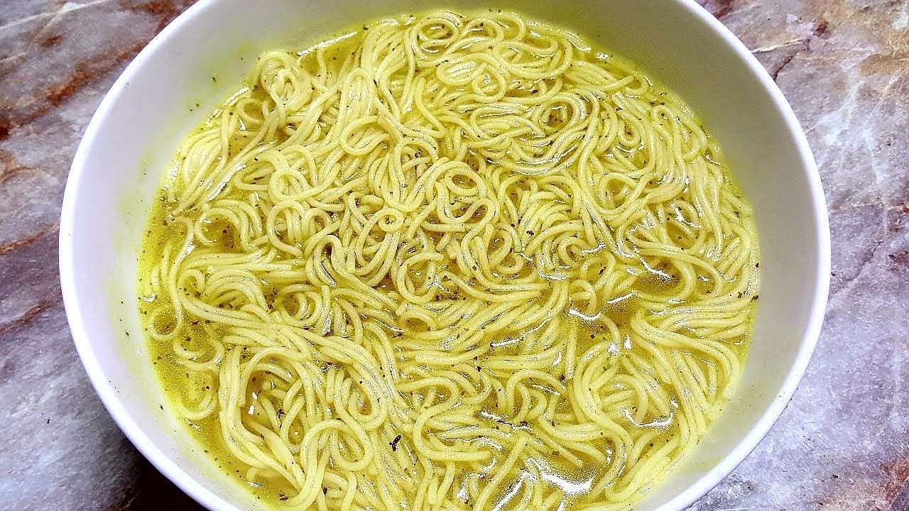 وجبة سريعة وموت بطيء: خبير يكشف الوجه المظلم للإندومي