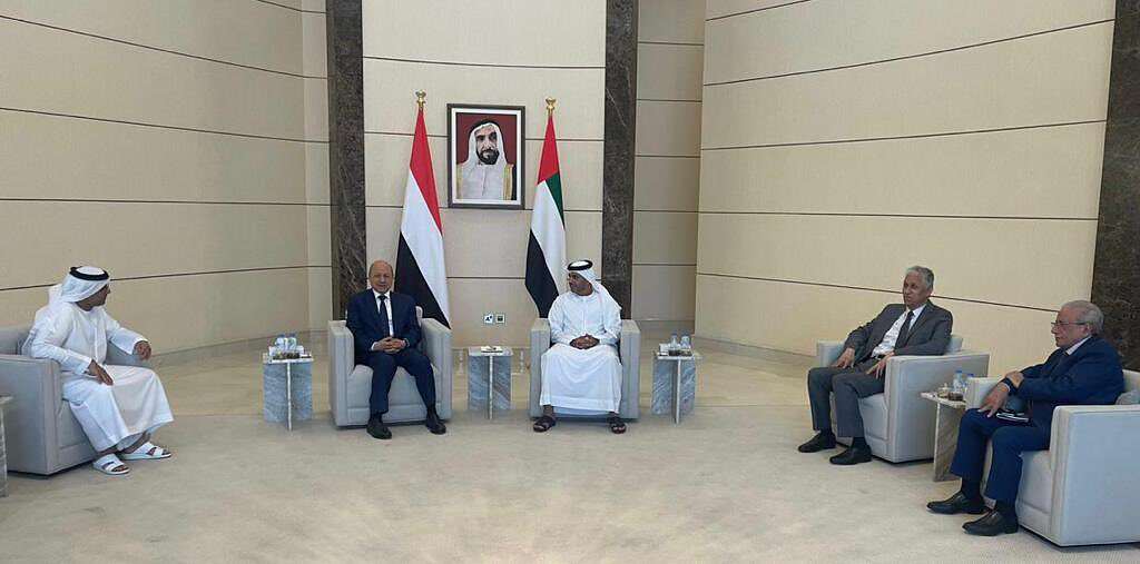 العليمي الإمارات رئيس المجلس الرئاسي اليمني رشاد العليمي (منصات تواصل)