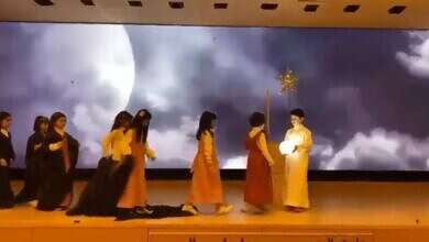 عرض مسرحي لطالبات في السعودية (منصات تواصل)