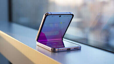 هاتف Samsung Galaxy Z Flip 4 (وكالات)
