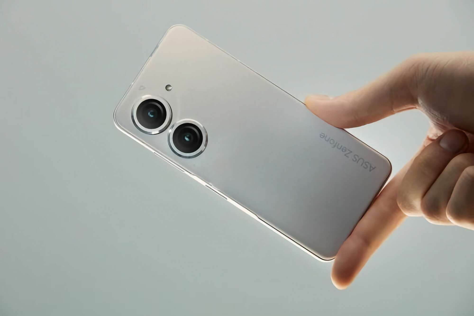 أسوس 10 هاتف asus zenfone 10 (وكالات)