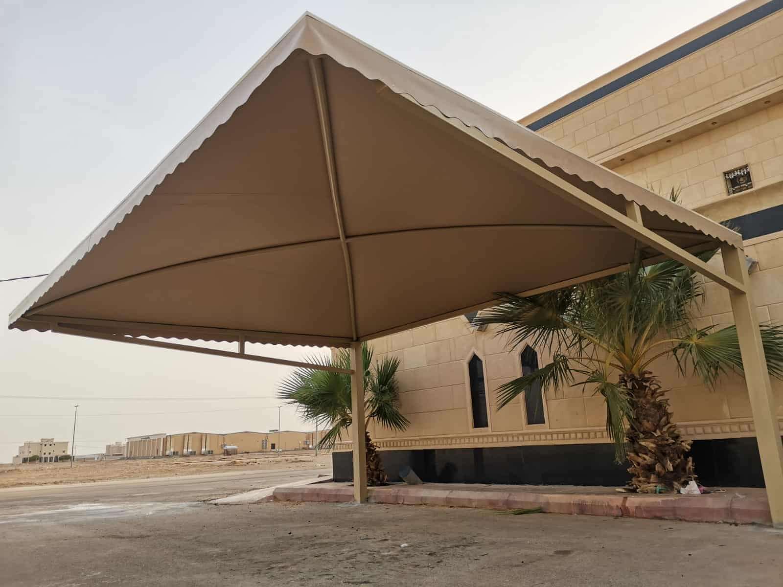 مظلات مظلة أمام منزل (مواقع)