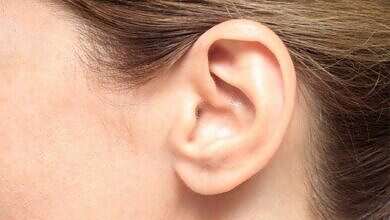 شحمة الأذن والشخصية (مواقع)