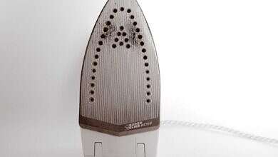 تنظيف سواد سطح المكواة (مواقع)