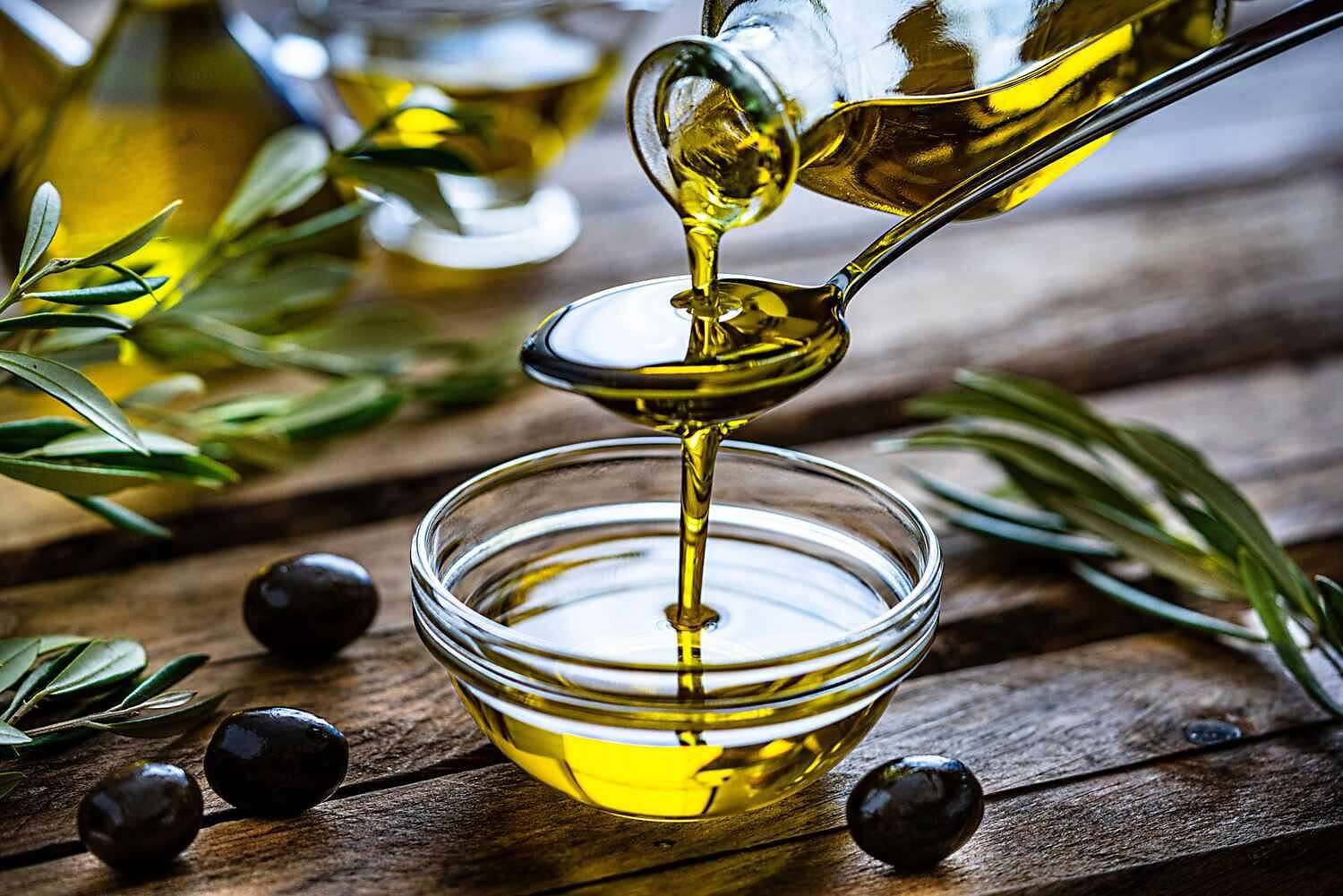 خدعة زيت الزيتون: الحقيقة المُذهلة التي ستجعلك تعيد النظر في استخدامه للطبخ