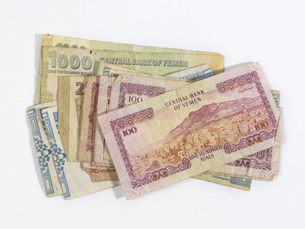 ورد الآن: سعر صرف جديد للريال اليمني أمام الدولار والسعودي بصنعاء وعدن اليوم