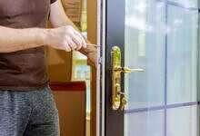 فتح الباب دون مفتاح (مواقع)