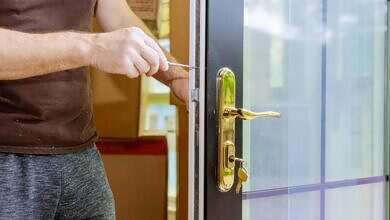 فتح الباب دون مفتاح (مواقع)