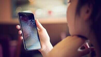 خدوش على شاشة الهاتف (مواقع)