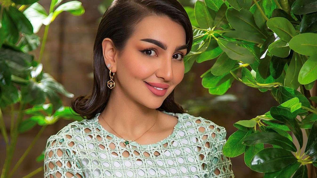 هبة الحسين3 الفنانة هبة الحسين (زهرة الخليج)
