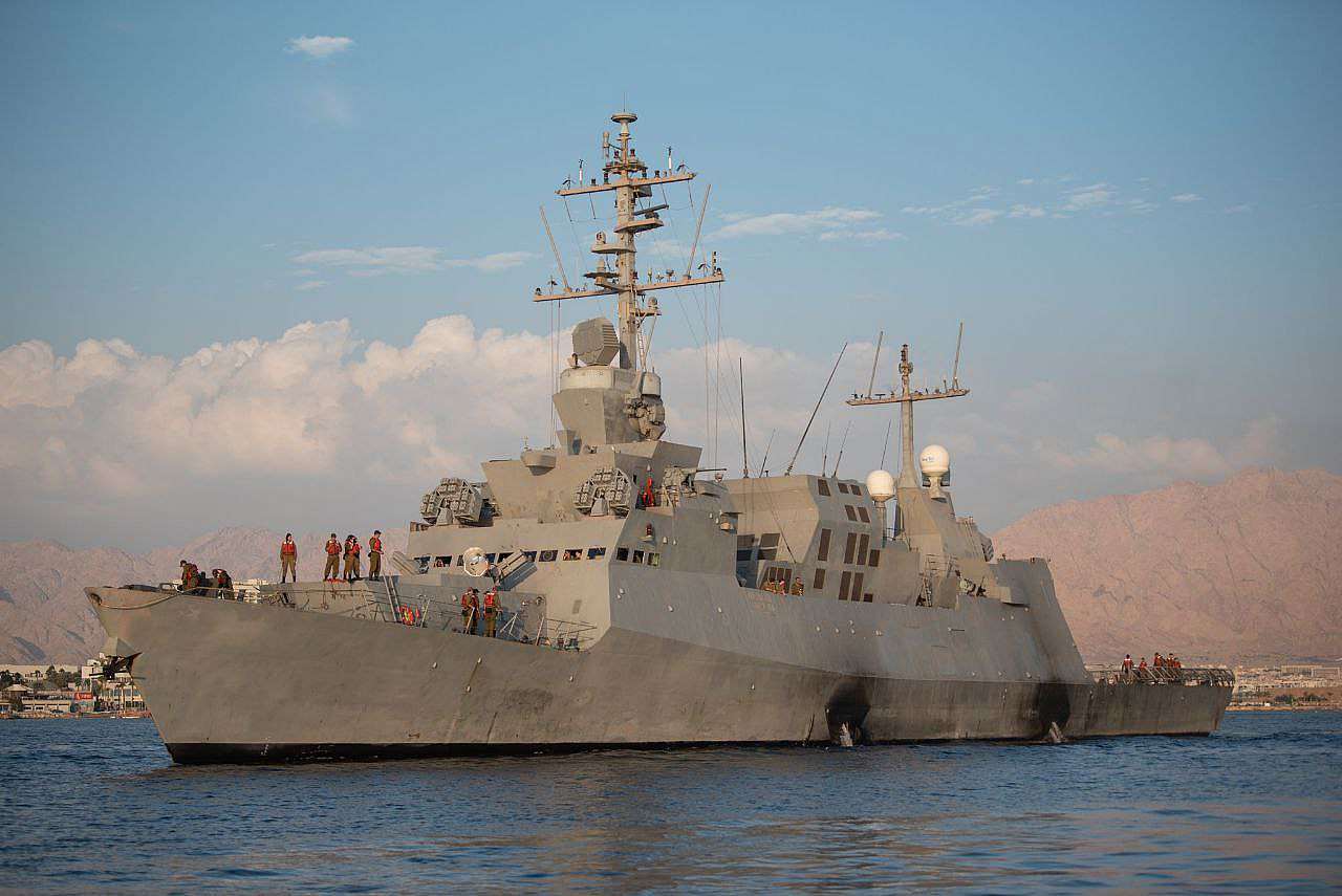أول تعليق من صنعاء على إرسال إسرائيل سفنًا وغواصات حربية إلى البحر الأحمر