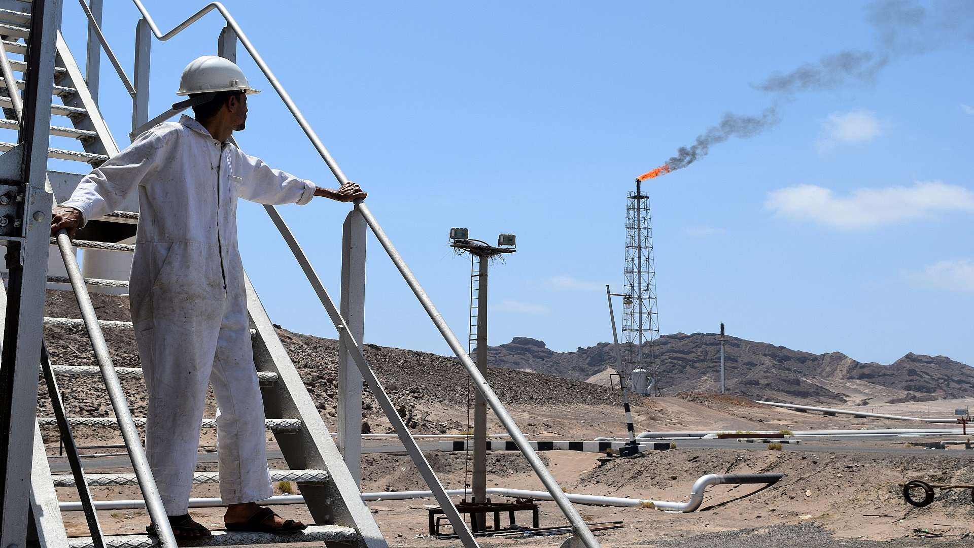 موقع غربي يكشف عن بدء شركة نفطية جديدة بالتنقيب عن النفط في اليمن