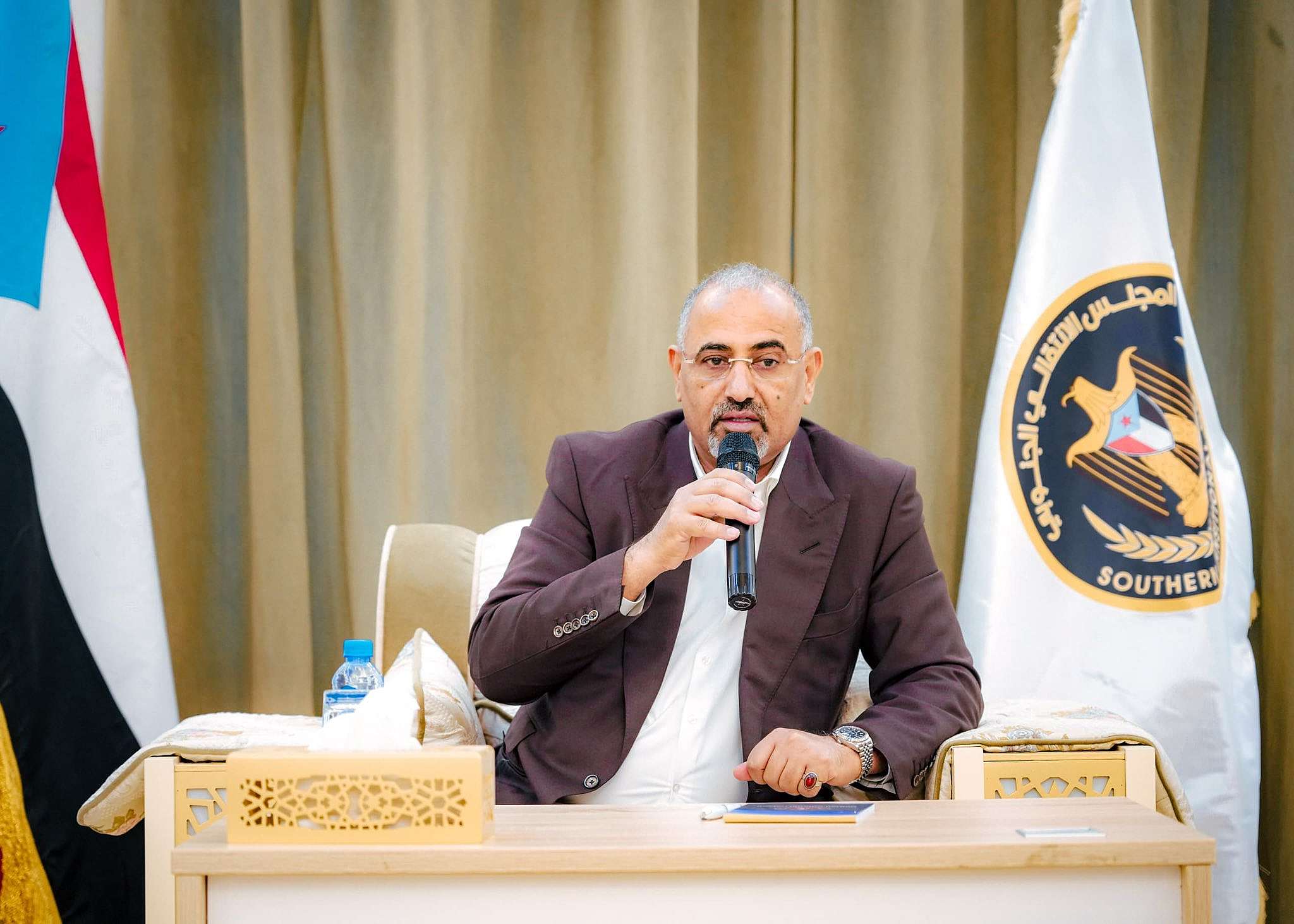 عيدروس33 رئيس المجلس الانتقالي عيدروس الزبيدي (وكالات)