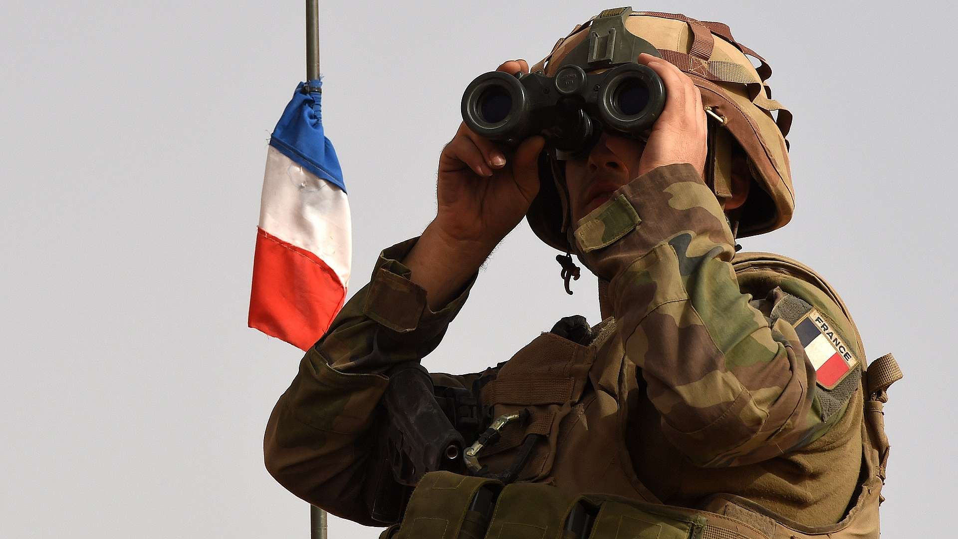 الكشف عن قاعدة عسكرية فرنسية جديدة في هذه الدولة العربية.. لحماية إسرائيل