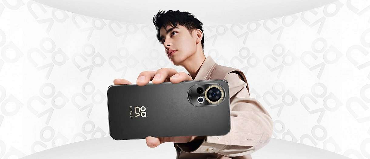 نوفاا12 هاتف Huawei Nova 12 (وكالات)