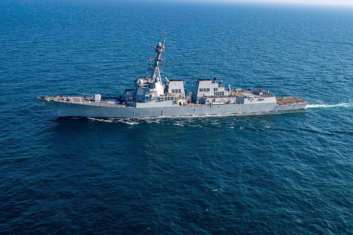 عاجل: صاروخ يمني يستهدف سفينة أمريكية في البحر الأحمر.. تفاصيل