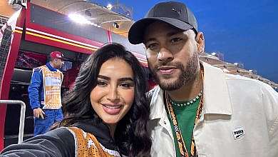 الشهيرة منية الصانع مع نيمار نجم الهلال السعودي (منصات تواصل)