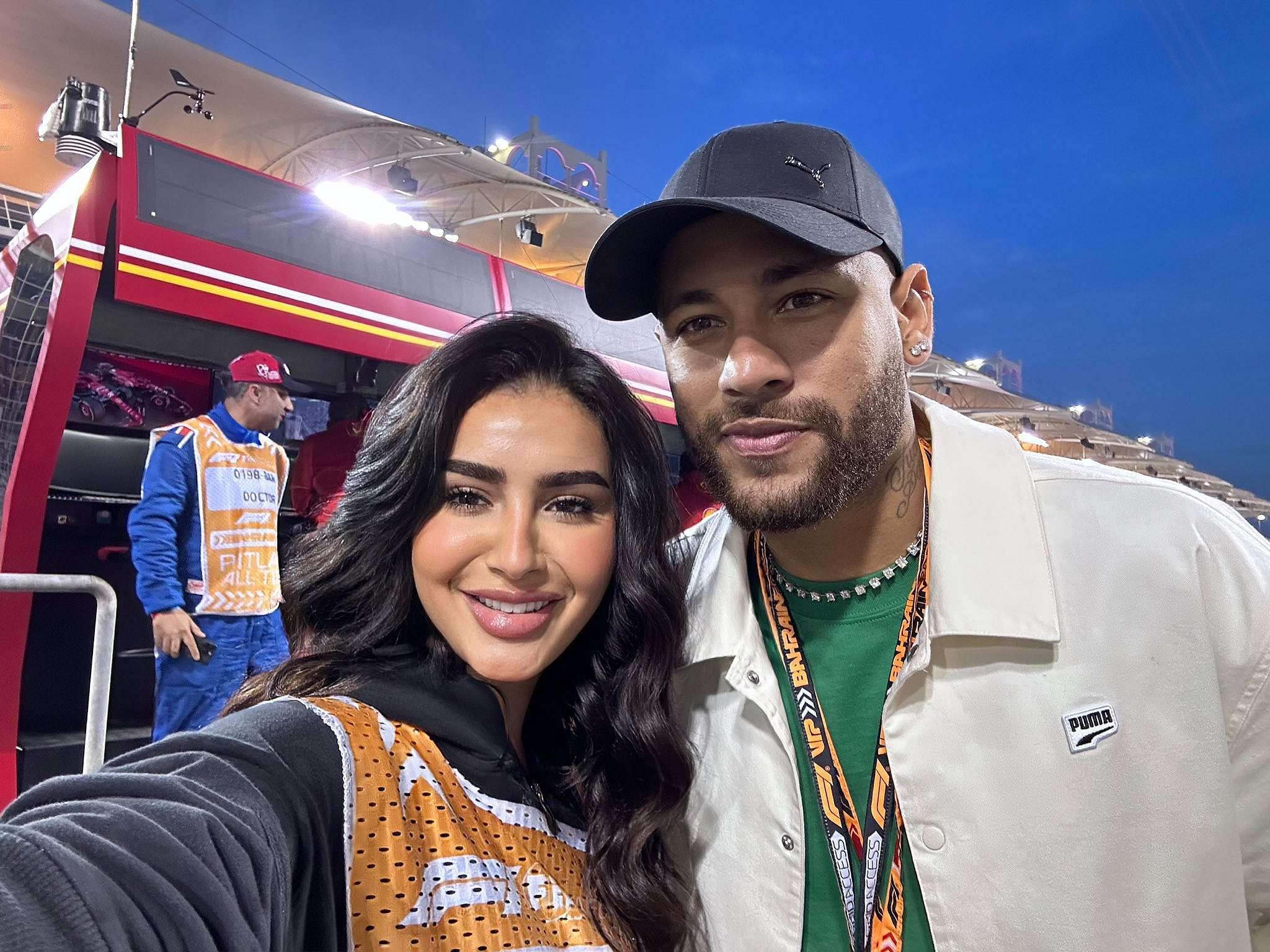 منية الصانع الشهيرة منية الصانع مع نيمار نجم الهلال السعودي (منصات تواصل)