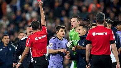 الحكم جيل مانزانو (وكالات)