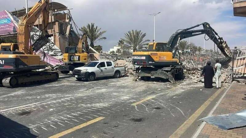جسر مشاة سقوط جسر مشاة في خميس مشيط السعودية (مواقع)