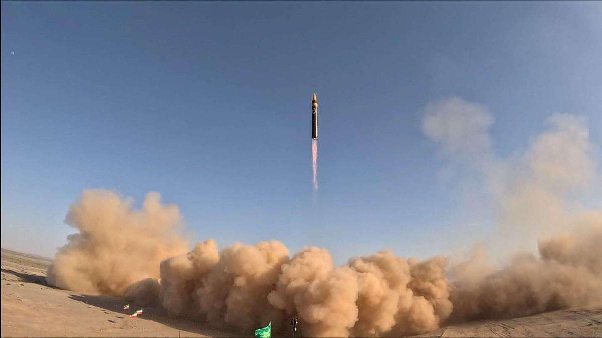 أمريكا تؤكد اختبار قوات صنعاء لصاروخ فرط صوتي وتكشف عن مواصفاته