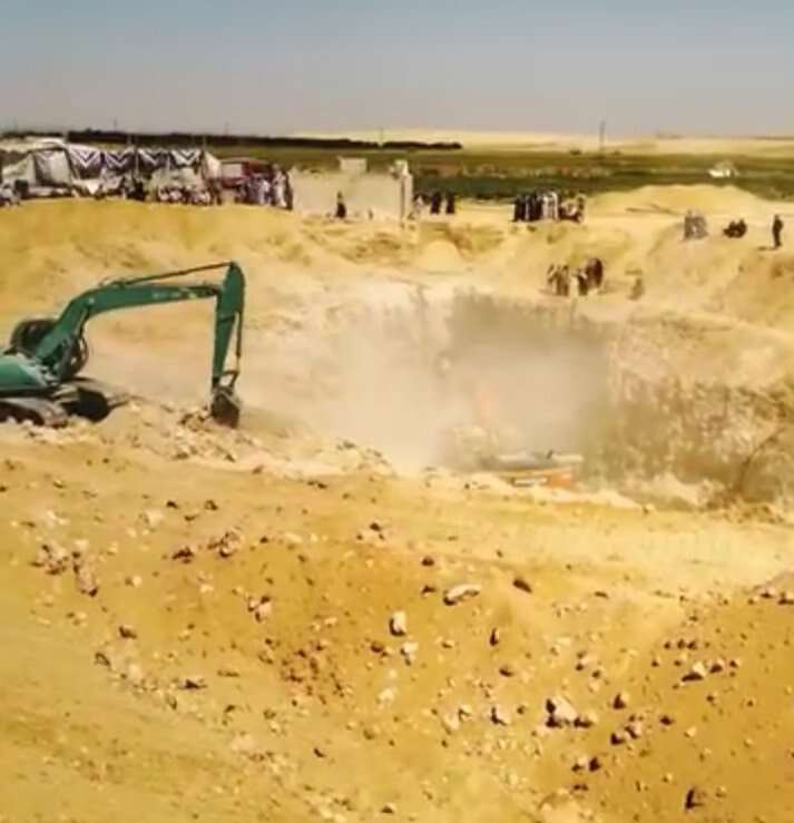 بعد 5 أيام من الحفر.. الكشف عن مصير مصري سقط في بئر بعمق 25 مترا
