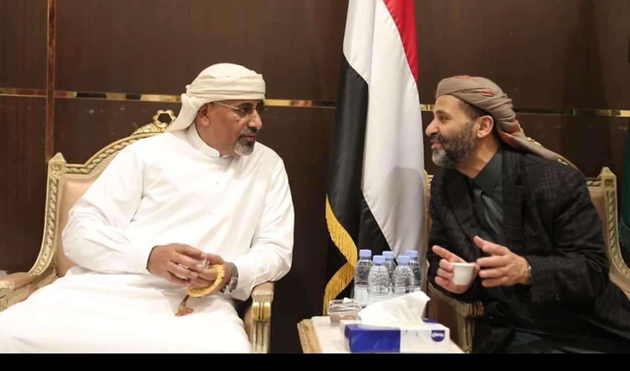 حميد وعيدروس السياسيان اليمنيان حميد الأحمر وعيدروس الزبيدي (مواقع)