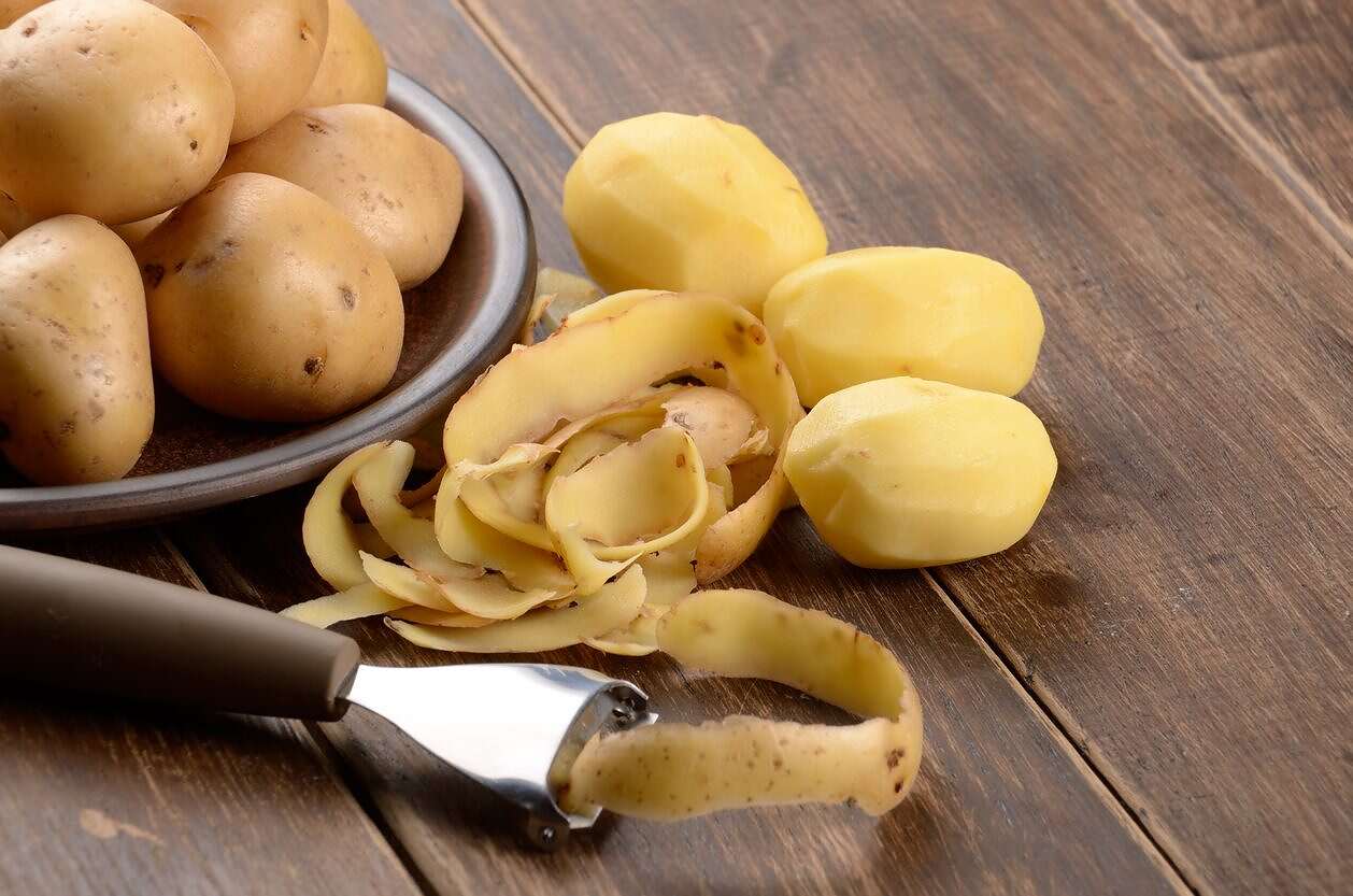 قشور بطاط صورة تعبيرية (عربي بوست)