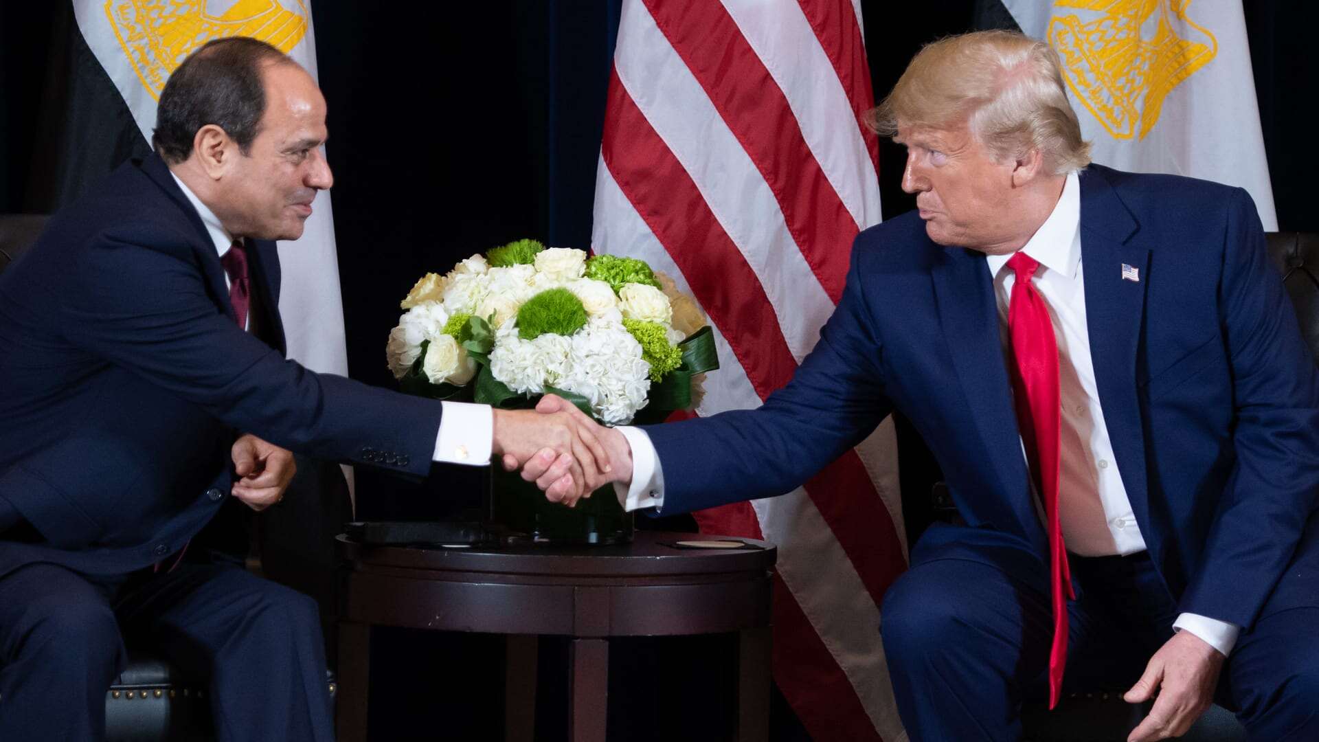 ترامب يطلب "عبوراً مجانياً" في قناة السويس.. والسيسي يرد برسالة حاسمة
