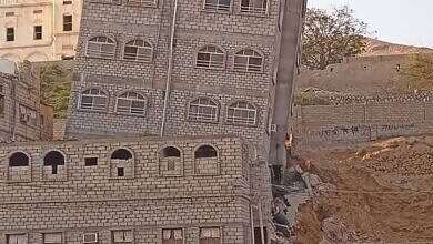 عمارة المكلا المنهارة (منصات تواصل)