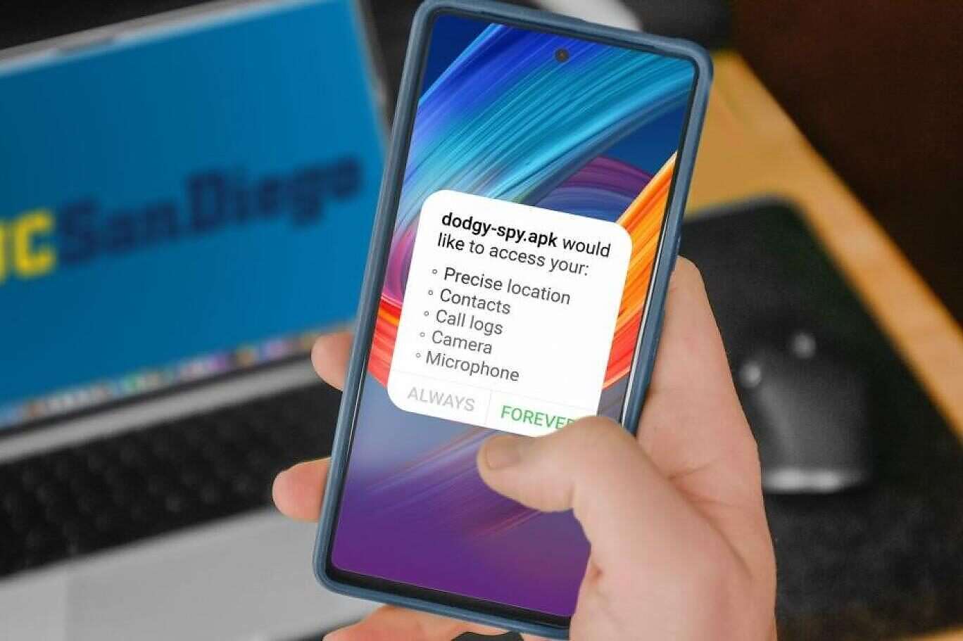 تطبيق شهير يتجسس على مستخدميه ليلاً.. هل هاتفك في القائمة؟