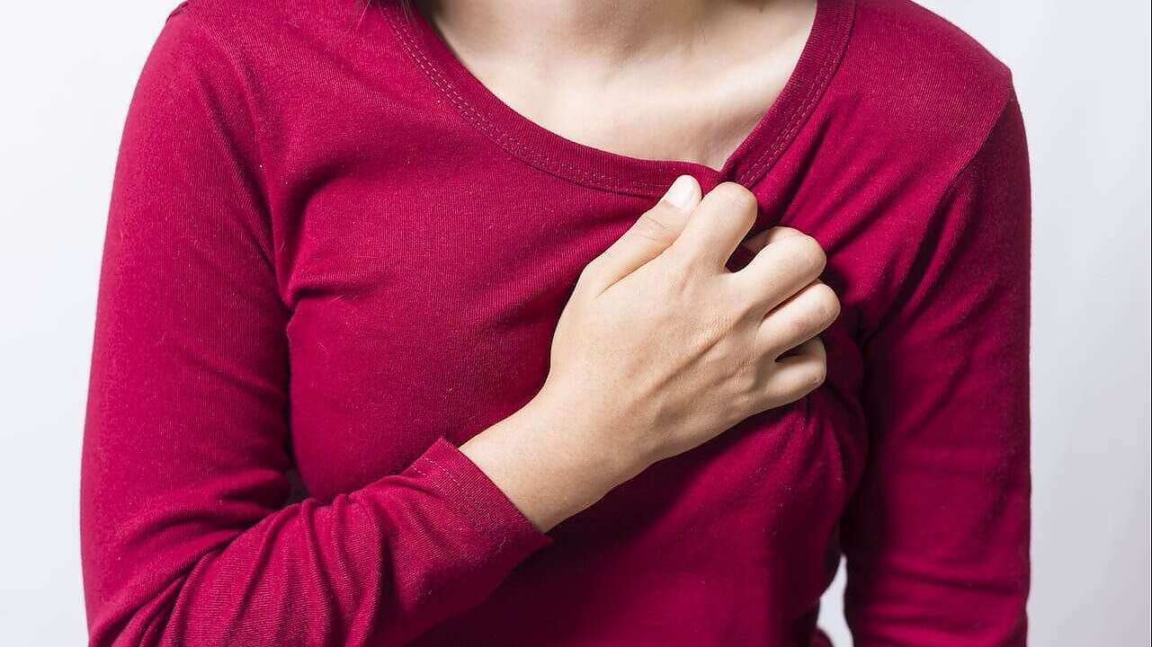 نغزات الصدر ليست مجرد ألم عابر.. د. حسام موافي يحذر: قد تكشف أمراضًا قاتلة