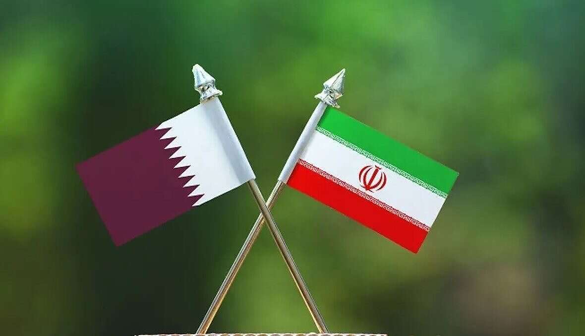 إيران وقطر علما إيران وقطر (وكالات)
